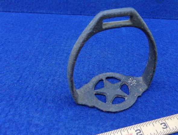 RARE Stirrup with Cut-Out 5-Point Star foot pad