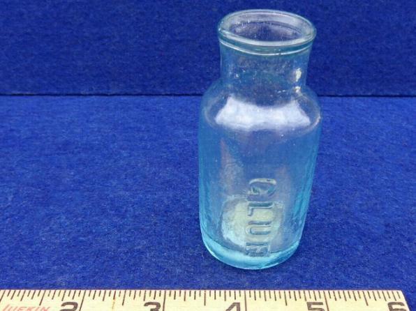 Very Fine Pontilled Civil War Period Spaulding's Glue Bottle 