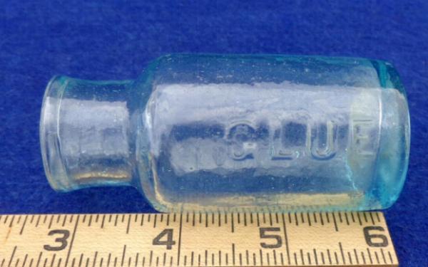 Very Fine Pontilled Civil War Period Spaulding's Glue Bottle 