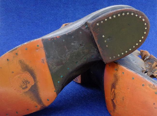 Nice Displaying Pair of Victorian Ladies Button-up Boots - 120 Years Old 