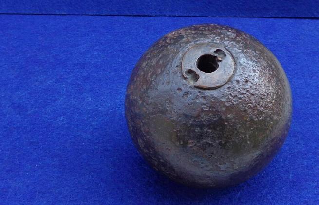 Confederate Sideloader Shell for 12-Pounder Gun - Nice Iron-Missing Plug but has a Viewing Window to Interior