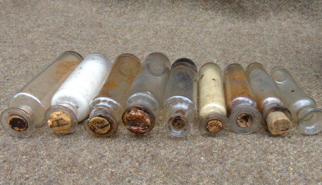 Fine Condition Late 1850s to Civil War Doctor's Saddle Bags w/20 Original Pontilled Medicine Vials, Some still with Contents