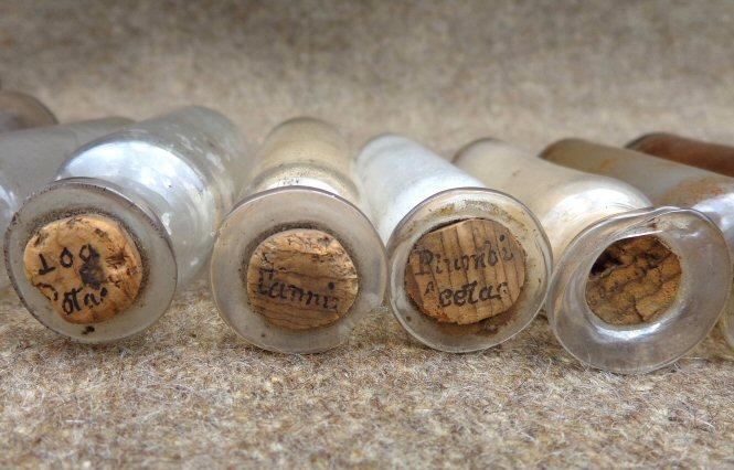 Fine Condition Late 1850s to Civil War Doctor's Saddle Bags w/20 Original Pontilled Medicine Vials, Some still with Contents
