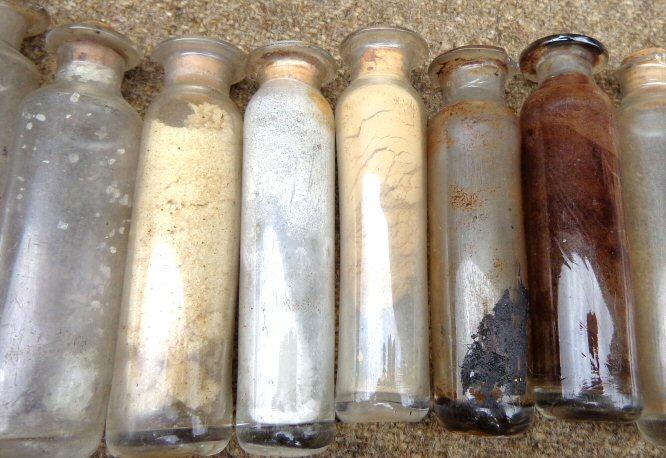 Fine Condition Late 1850s to Civil War Doctor's Saddle Bags w/20 Original Pontilled Medicine Vials, Some still with Contents